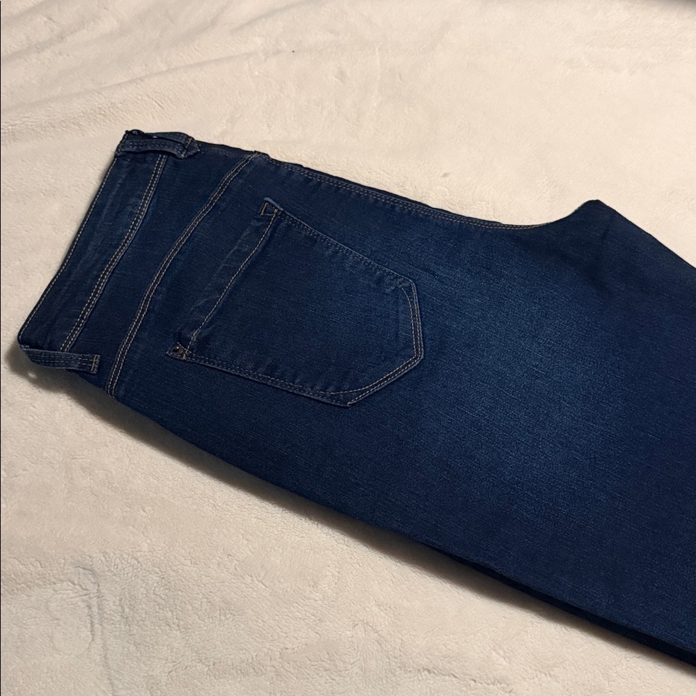 Women's Straight Leg Jeans - Dark Blue - Picture 11 of 11